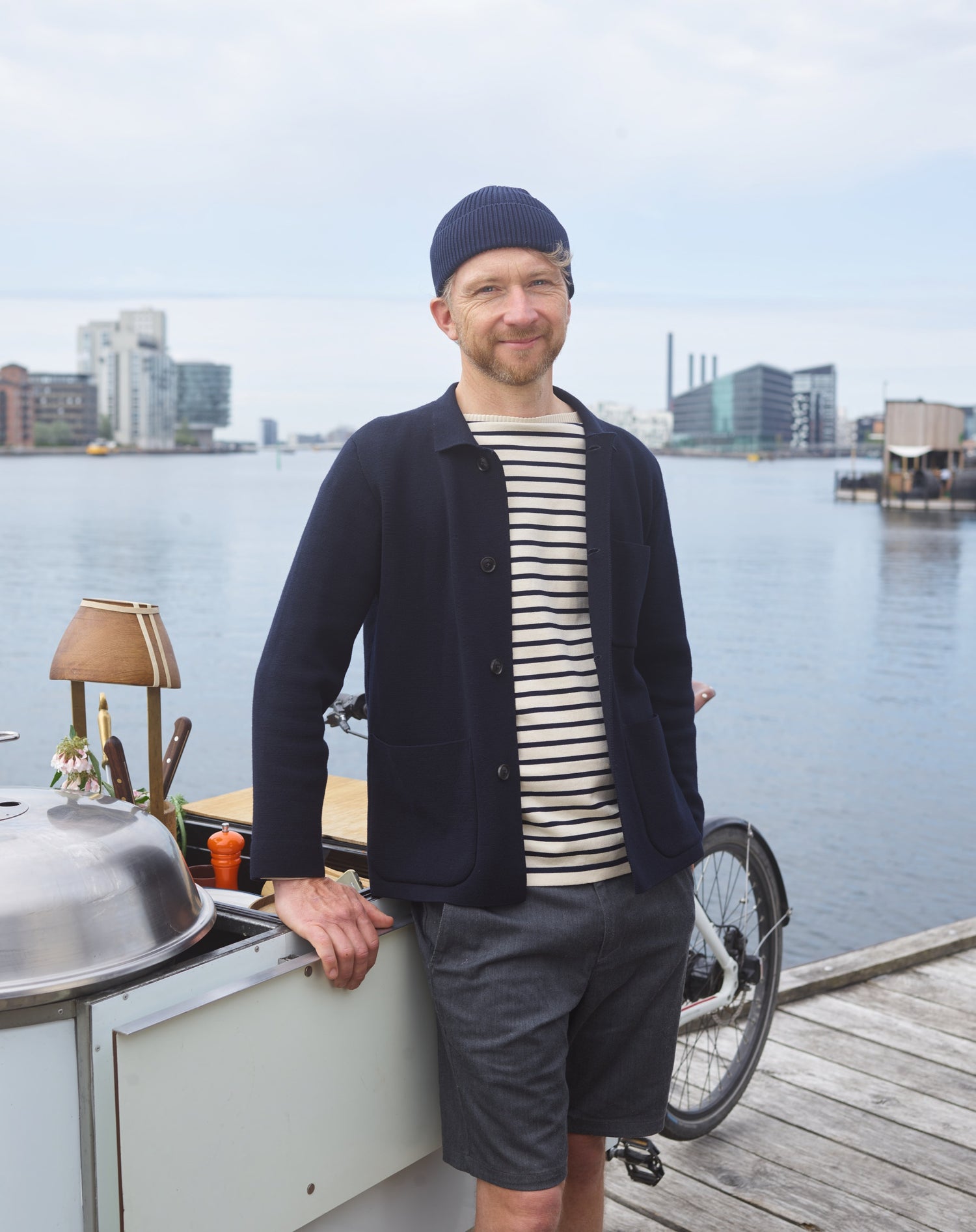 Morten, Cykelkokken, wearing Work Jacket in Navy Blue